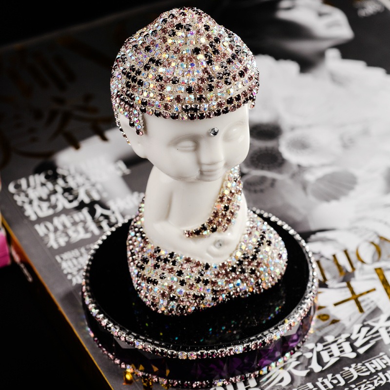 tuong-phat-de-oto-gan-da-ket-hop-nuoc-hoa