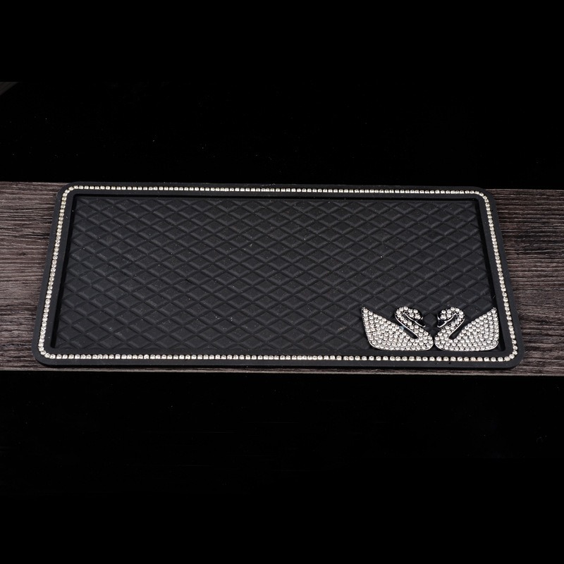 chai nuoc hoa oto dep