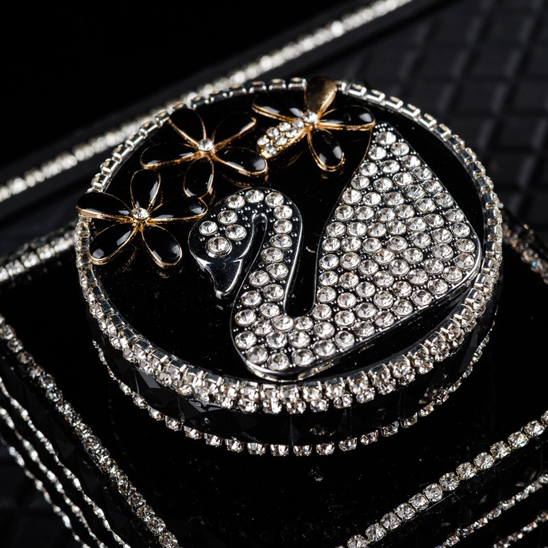 chai nuoc hoa oto dep