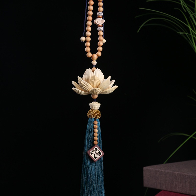 day-treo-phong-thuy-xe-hoi-chu-phuc-va-hoa-sen