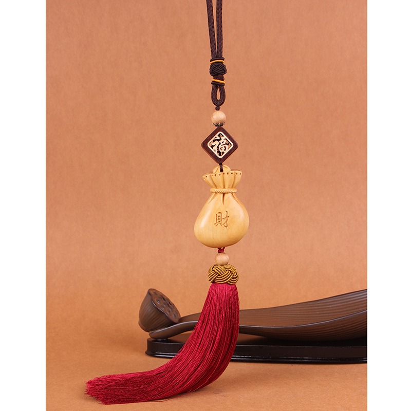 day-treo-phong-thuy-xe-hoi-tui-tien