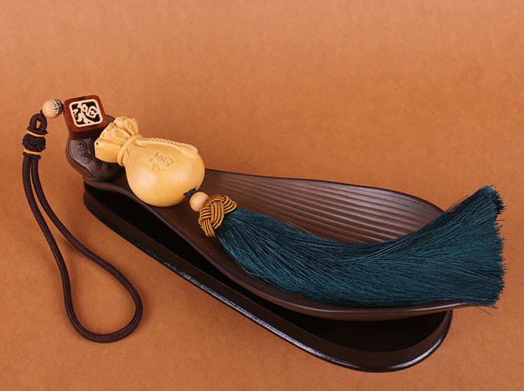 day-treo-phong-thuy-xe-hoi-tui-tien