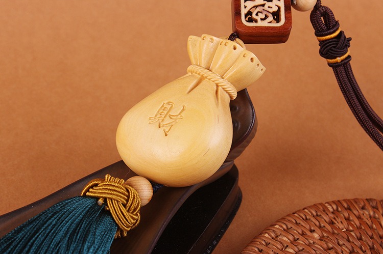 day-treo-phong-thuy-xe-hoi-tui-tien