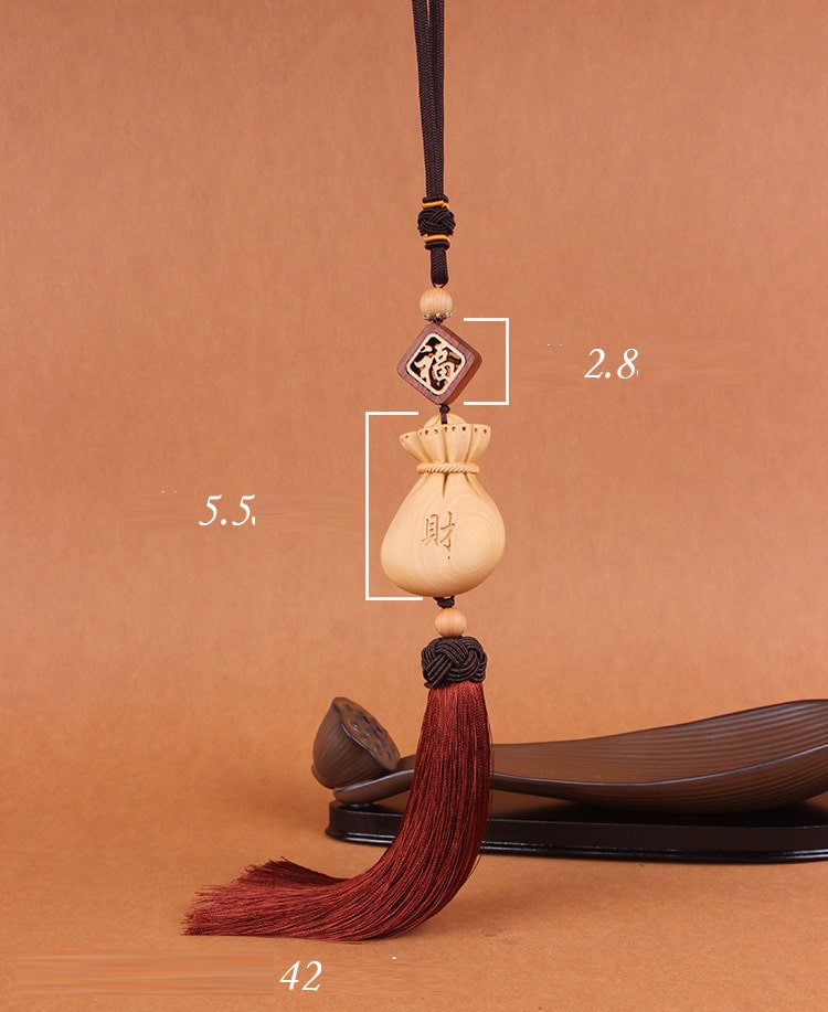 day-treo-phong-thuy-xe-hoi-tui-tien