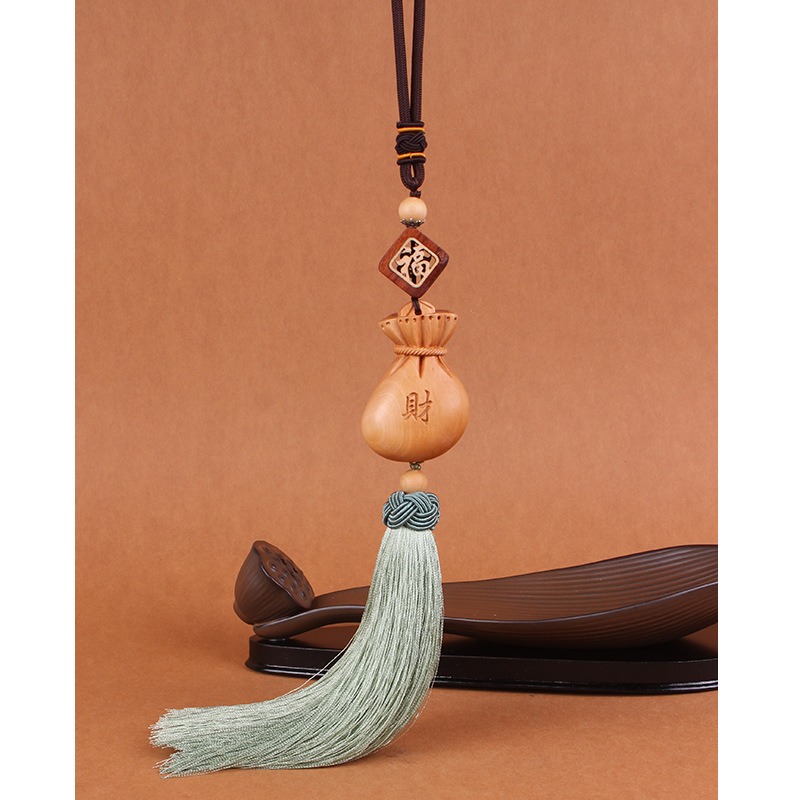 day-treo-phong-thuy-xe-hoi-tui-tien