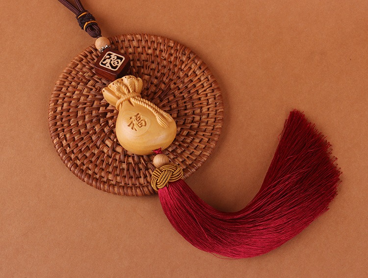 day-treo-phong-thuy-xe-hoi-tui-tien