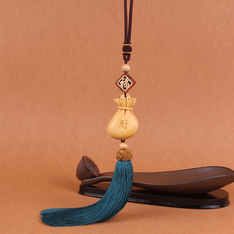 day-treo-phong-thuy-xe-hoi-tui-tien