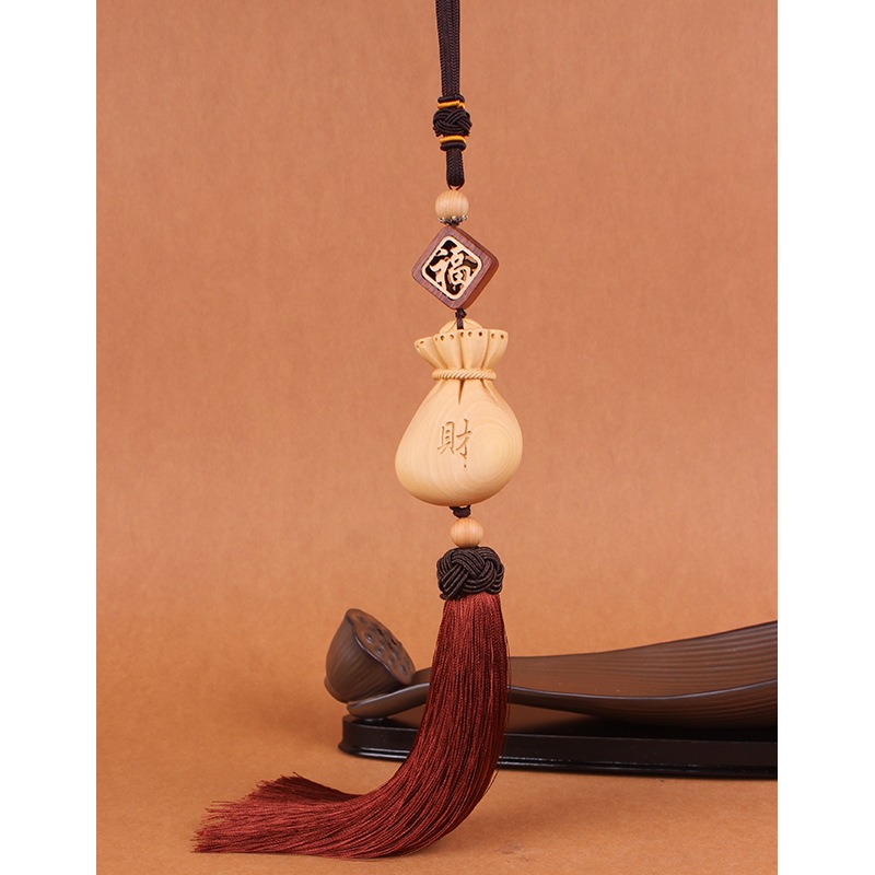 day-treo-phong-thuy-xe-hoi-tui-tien