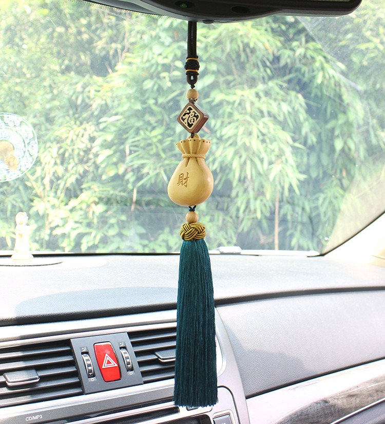 day-treo-phong-thuy-xe-hoi-tui-tien