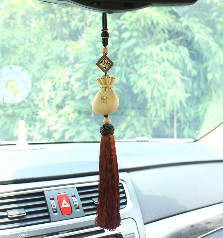 day-treo-phong-thuy-xe-hoi-tui-tien