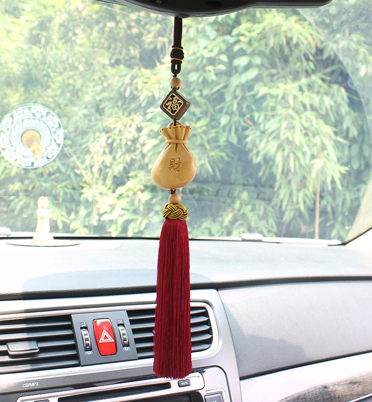 day-treo-phong-thuy-xe-hoi-tui-tien