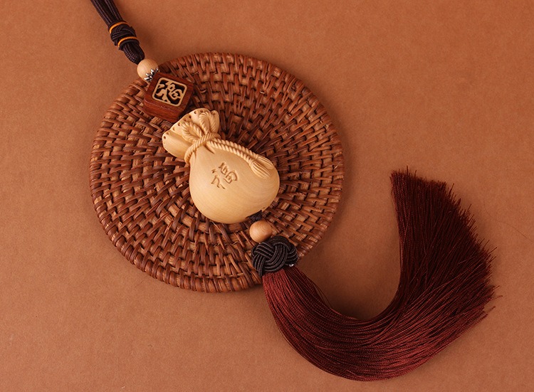 day-treo-phong-thuy-xe-hoi-tui-tien