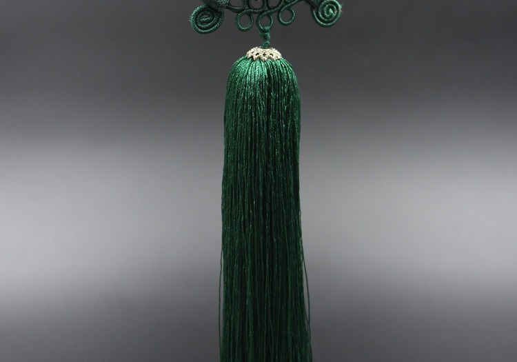 day treo xe hoi hinh hoa sen phong thuy