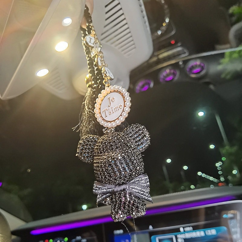 day-treo-xe-o-to-gau-kaws