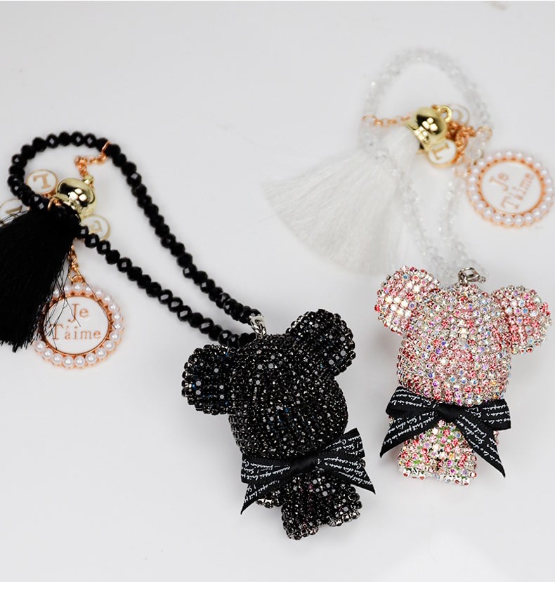 day-treo-xe-o-to-gau-kaws