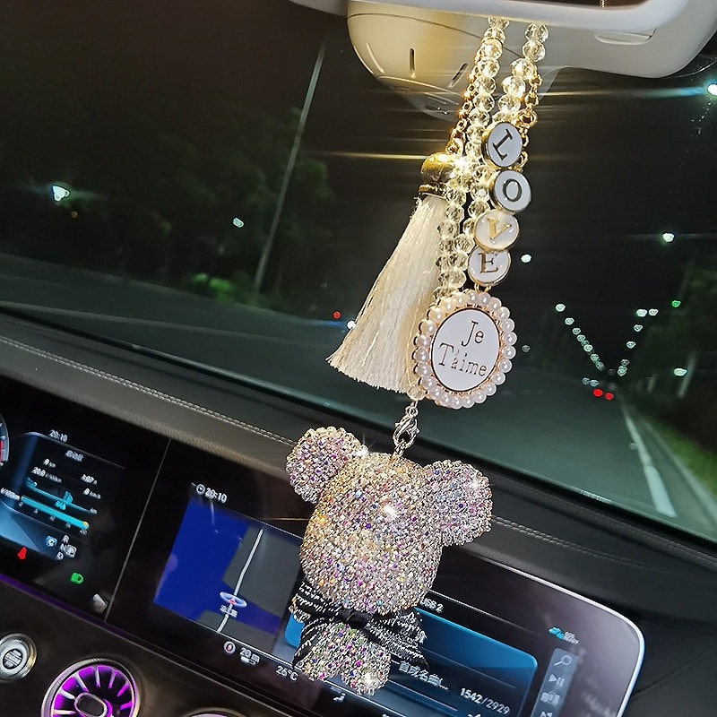 day-treo-xe-o-to-gau-kaws