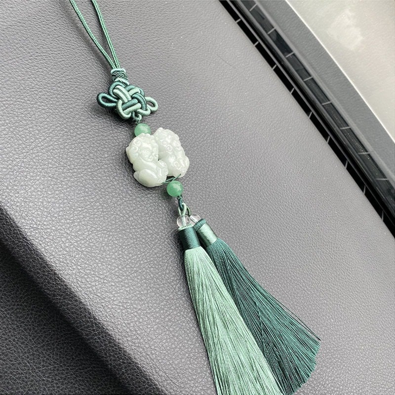 day-treo-xe-o-to-phong-thuy-mat-ty-huu