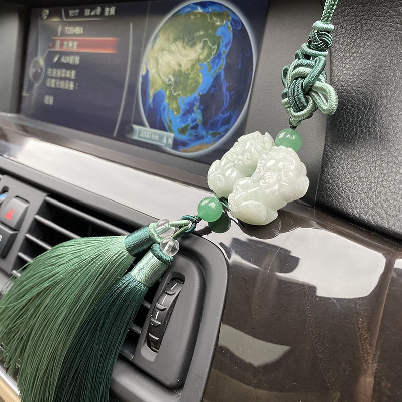 day-treo-xe-o-to-phong-thuy-mat-ty-huu