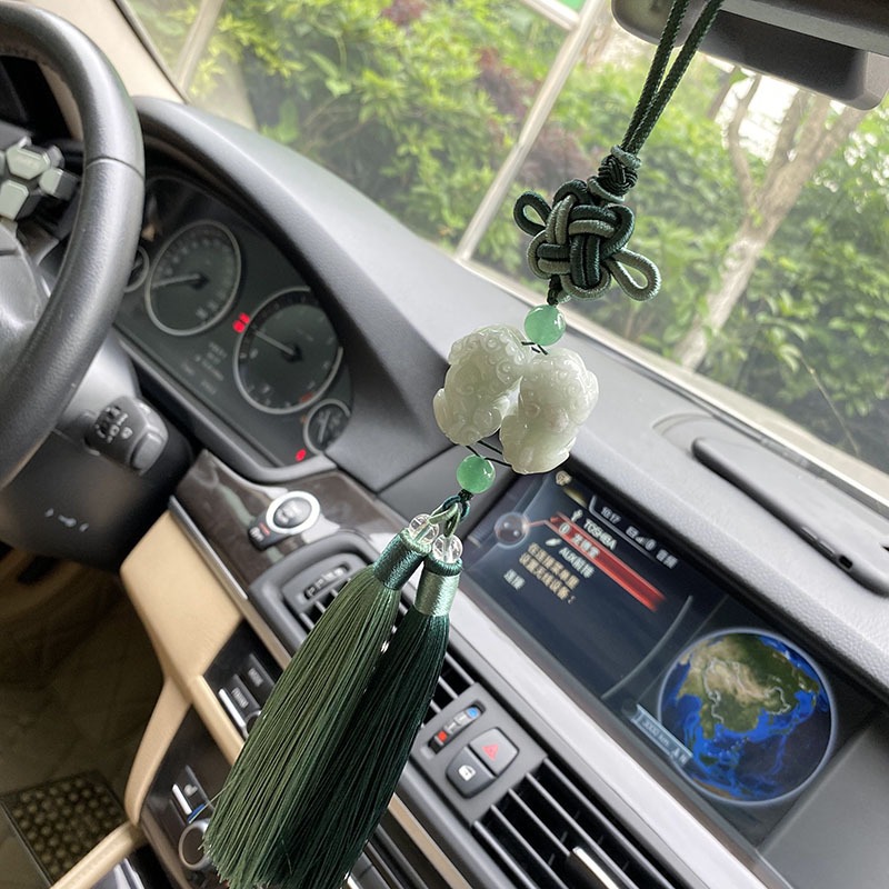 day-treo-xe-o-to-phong-thuy-mat-ty-huu