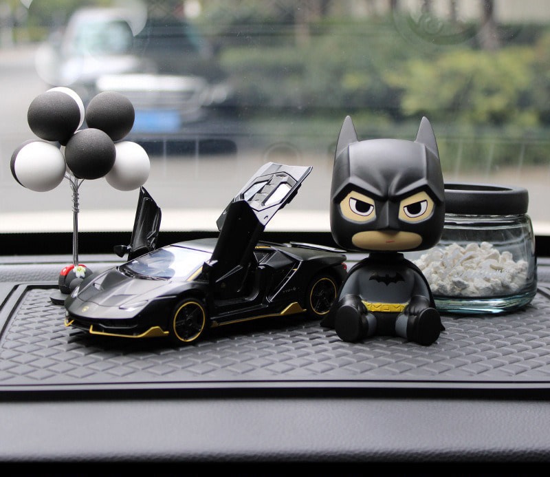 Decor xe hơi mô hình oto kim loại kết hợp nước hoa và Batman dễ thương
