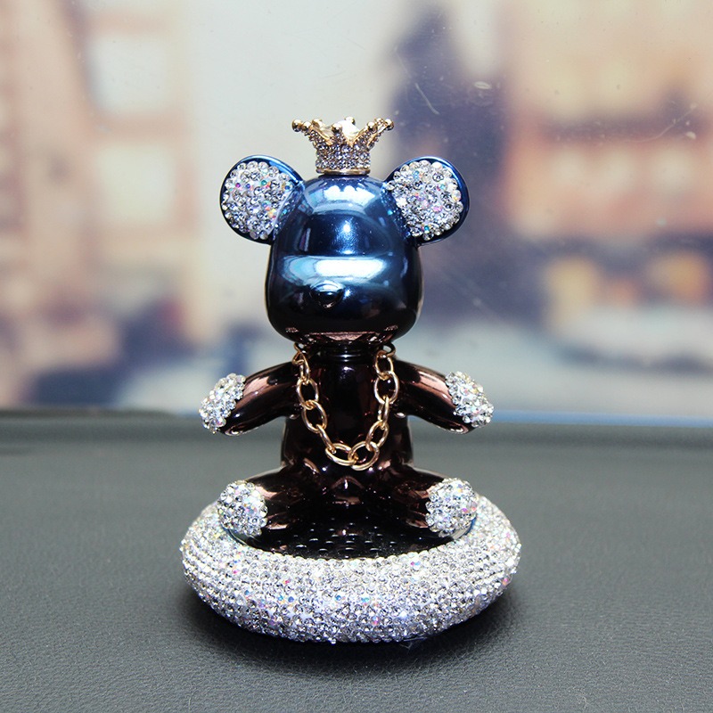 do-trang-tri-xe-oto-gau-kaws