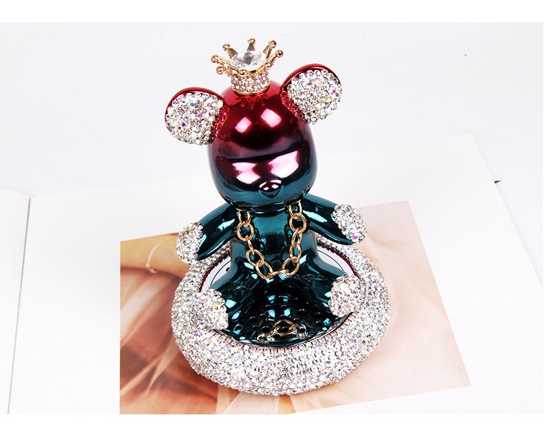 do-trang-tri-xe-oto-gau-kaws