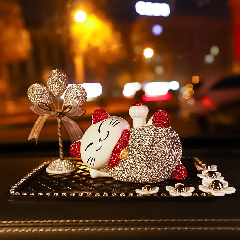 do-trang-tri-xe-oto-meo-may-man