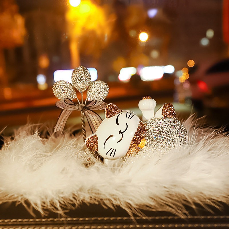 do-trang-tri-xe-oto-meo-may-man