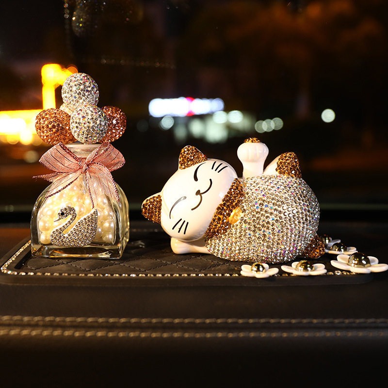 do-trang-tri-xe-oto-meo-may-man