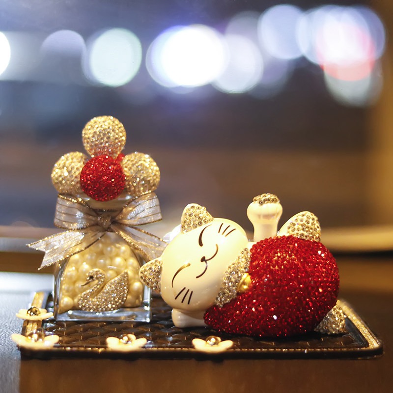 do-trang-tri-xe-oto-meo-may-man