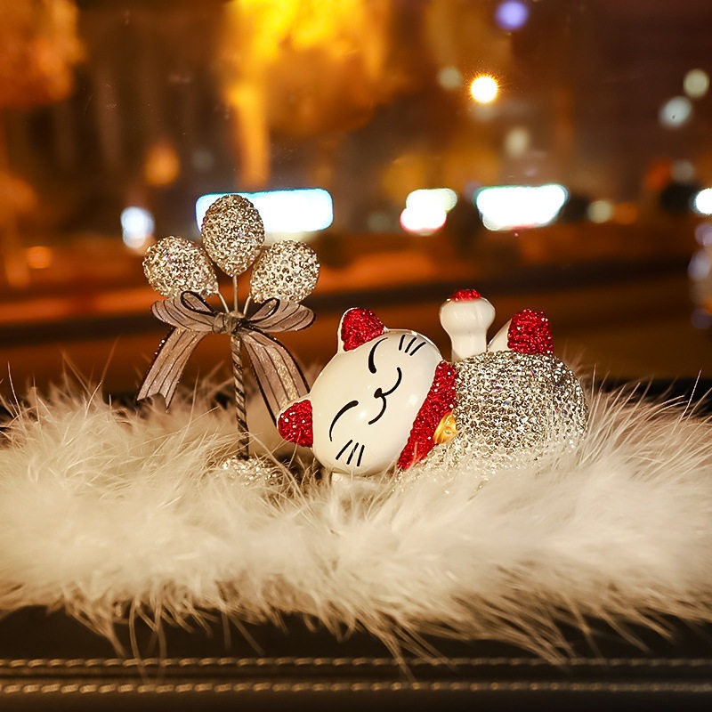 do-trang-tri-xe-oto-meo-may-man