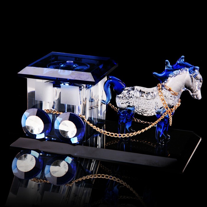 do-trang-tri-xe-oto-ngua-phong-thuy