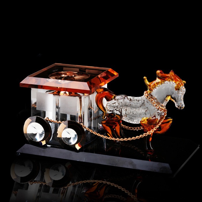 do-trang-tri-xe-oto-ngua-phong-thuy