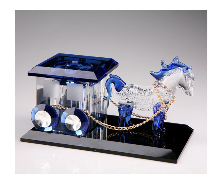 do-trang-tri-xe-oto-ngua-phong-thuy