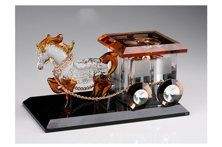 do-trang-tri-xe-oto-ngua-phong-thuy