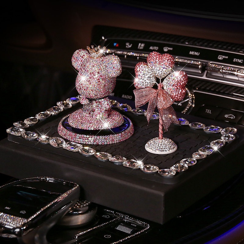 Gấu Bearbrick nạm đá kết hợp hoa xe hơi