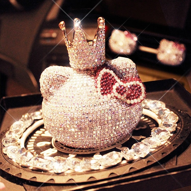 hop-dung-nuoc-hoa-cho-xe-hoi-dep