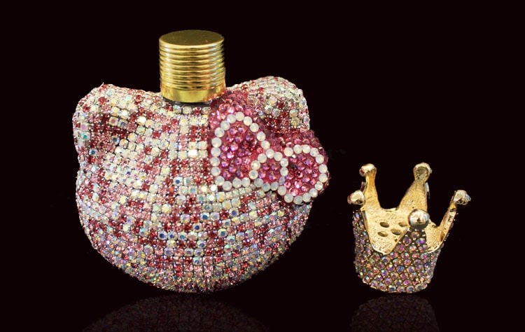 hop-dung-nuoc-hoa-cho-xe-hoi-dep