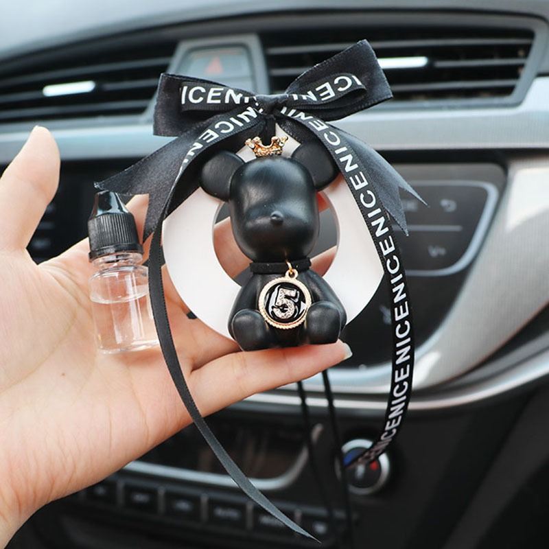 khanh-treo-o-to-gau-kaws-ket-hop-nuoc-hoa