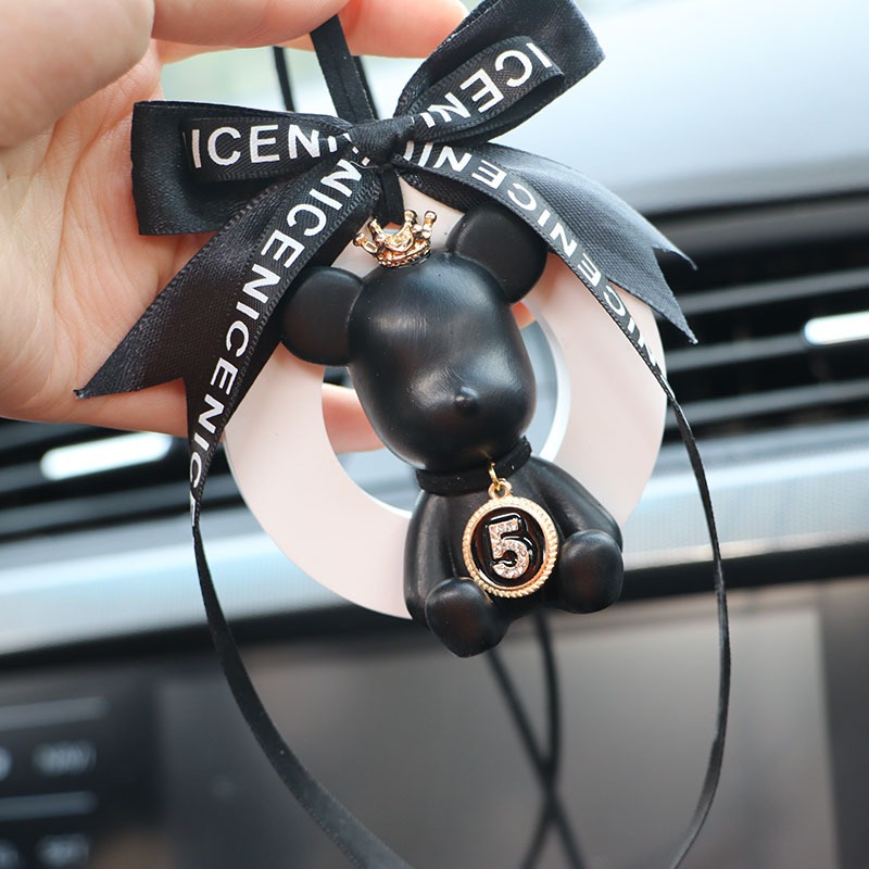 khanh-treo-o-to-gau-kaws-ket-hop-nuoc-hoa