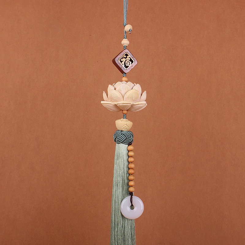 Khánh treo xe ô tô hoa sen may mắn