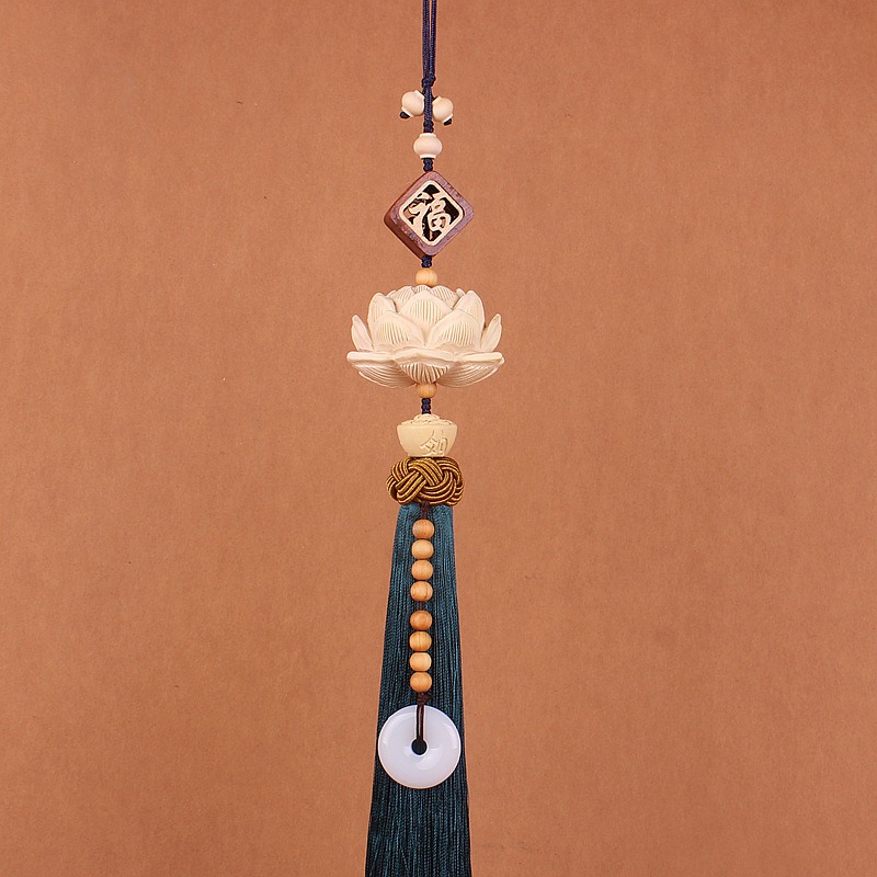 Khánh treo xe ô tô hoa sen may mắn