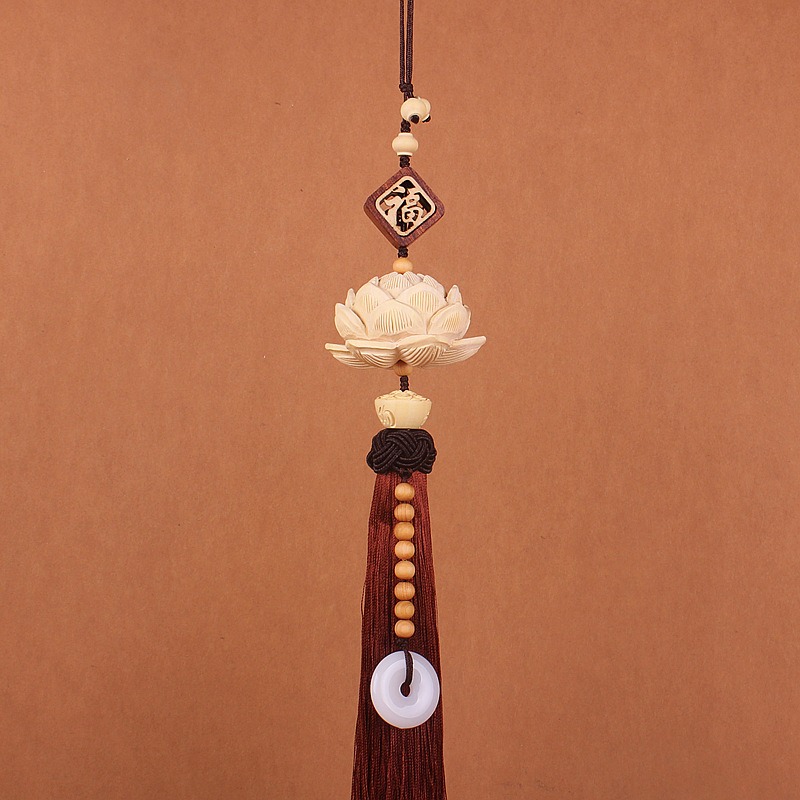 Khánh treo xe ô tô hoa sen may mắn