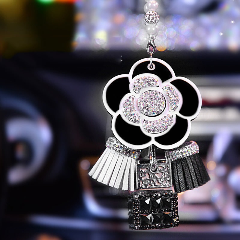 khanh-treo-xe-o-to-phong-cach-hien-dai