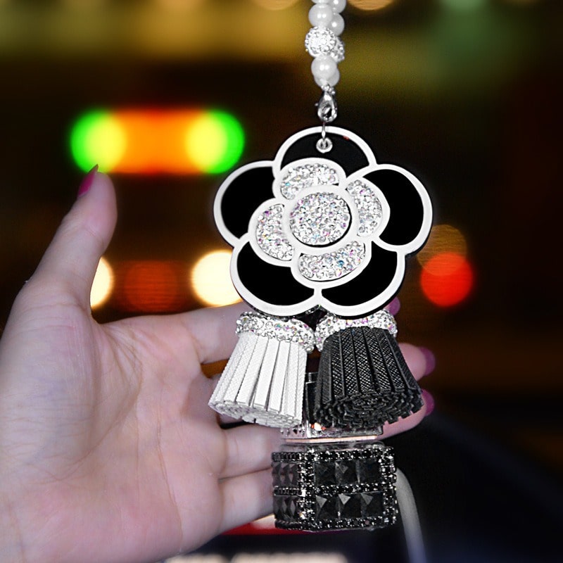 khanh-treo-xe-o-to-phong-cach-hien-dai