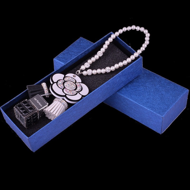 khanh-treo-xe-o-to-phong-cach-hien-dai