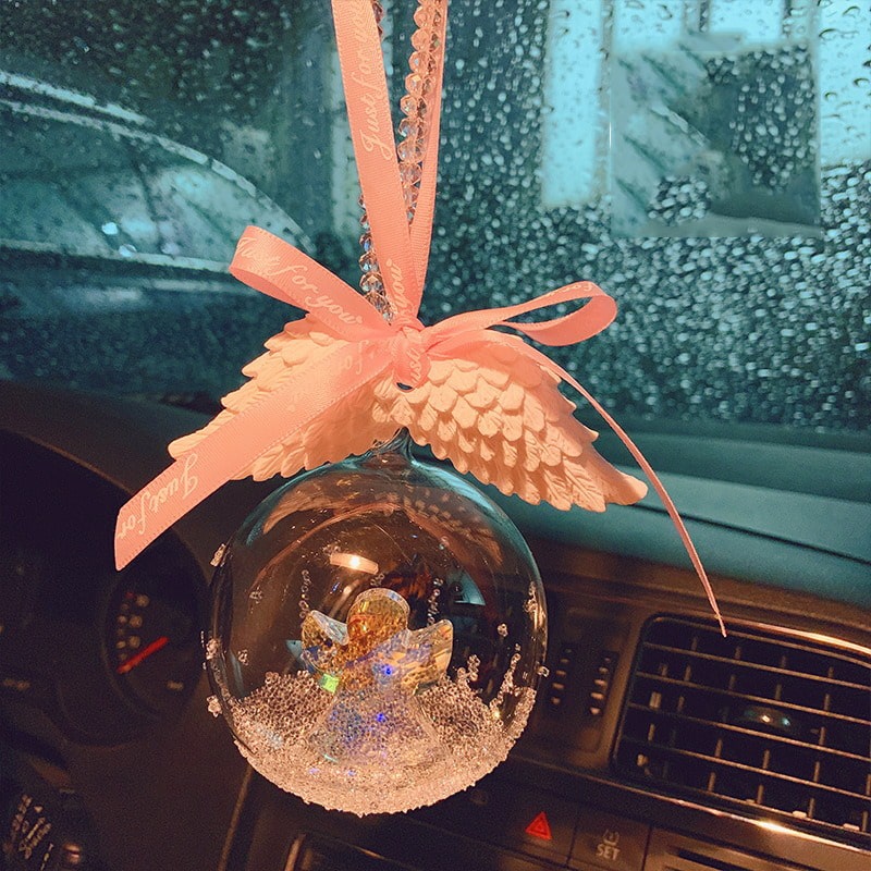 khanh-treo-xe-oto-bong-thuy-tinh-de-thuong-dep-mat-cho-xe-hoi