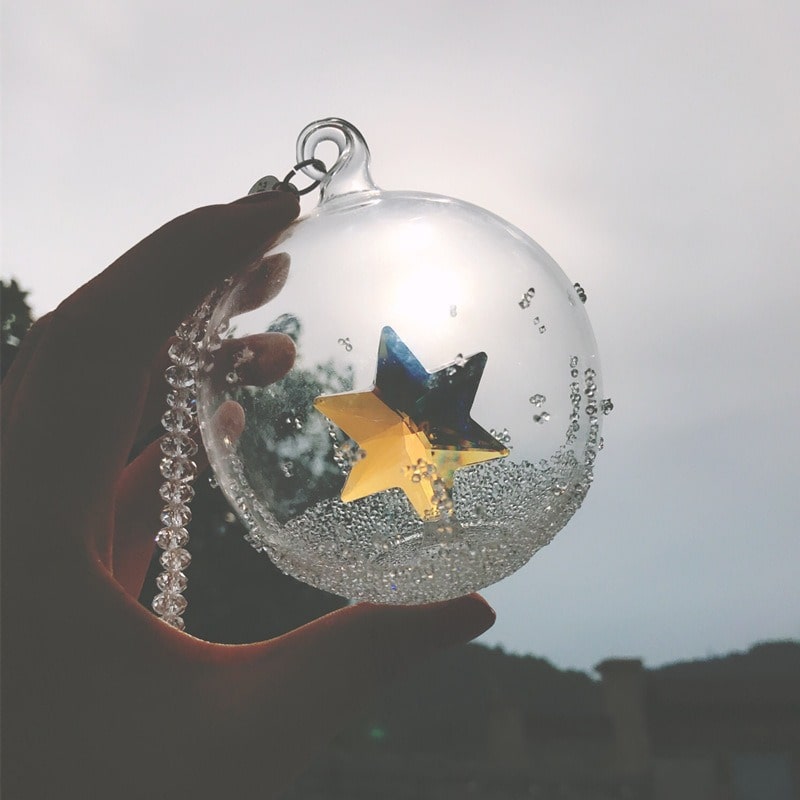 khanh-treo-xe-oto-bong-thuy-tinh-de-thuong-dep-mat-cho-xe-hoi