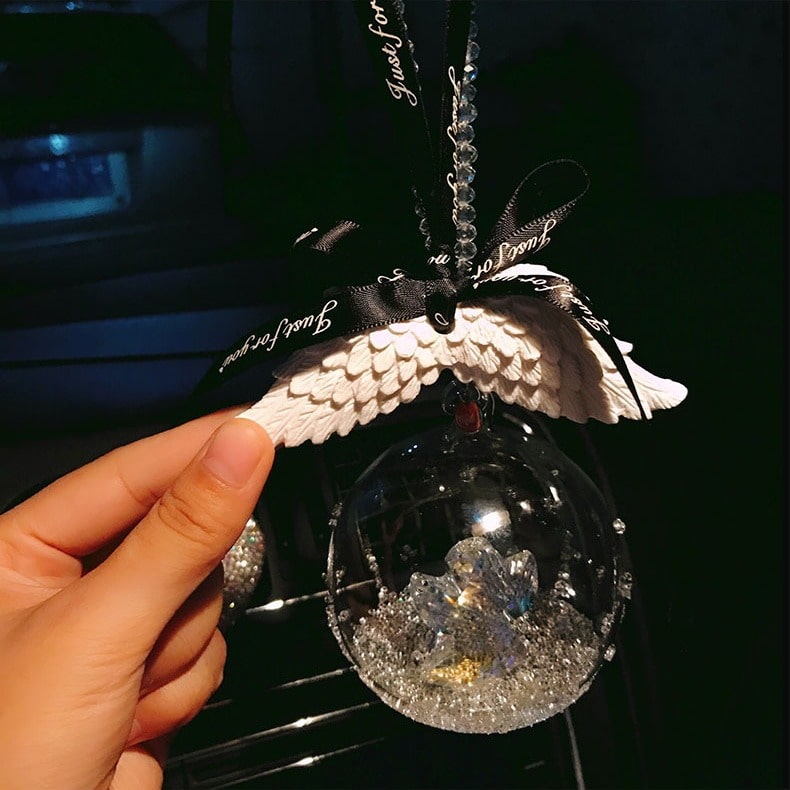 khanh-treo-xe-oto-bong-thuy-tinh-de-thuong-dep-mat-cho-xe-hoi