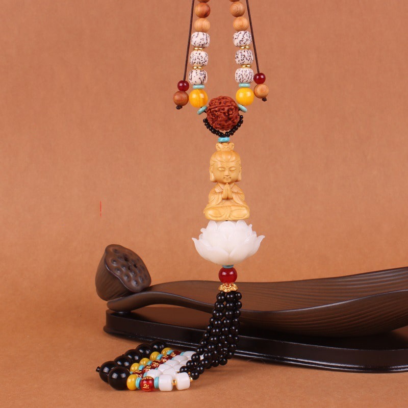 khanh-treo-xe-oto-phat-toa-dai-sen-trang